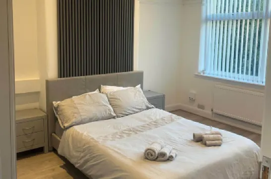 Cozy Sale Apartment Retreat Hotels near Sale Water Park