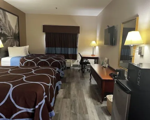 The Piney Woods Inn Hotels in Walker County