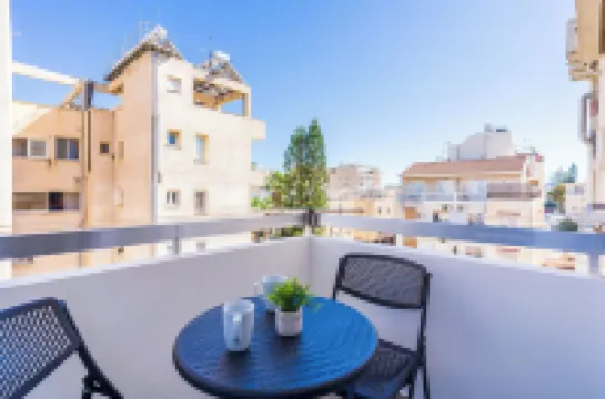 Vibe - 1 BR APt & Balcony in Larnaca Hotels in 