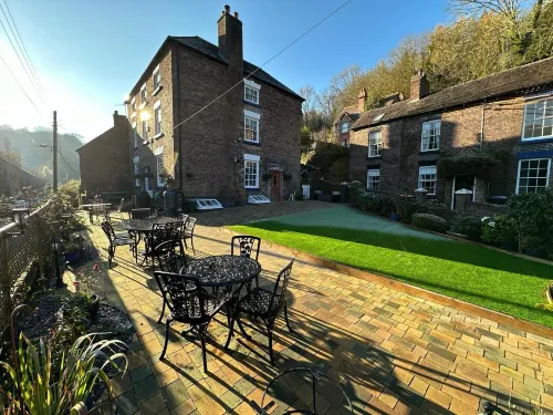 Viaduct Guest House - 4-Star
