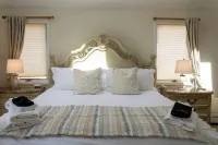 Beautiful lakefront vacation property in Mashpee