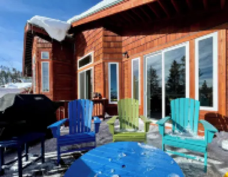 Family Friendly, Gorgeous Views and steps to Tahoe Donner Ski Hill