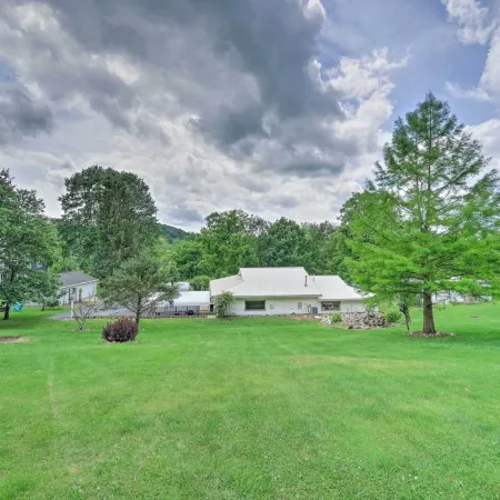 Quaint Zanesville Home w/ Game Room & Yard!