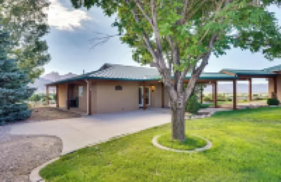 Zion Mountain Guest House w/ Canyon Vistas!