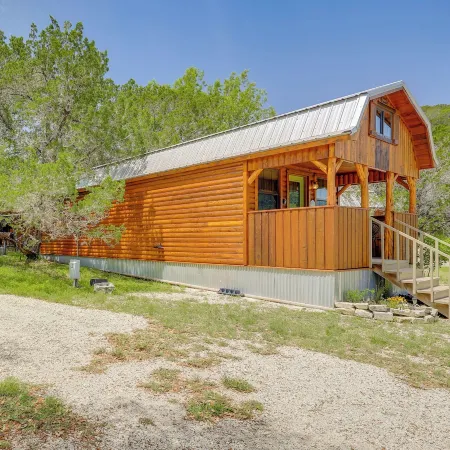 Cozy Couple's Cabin Retreat in Concan!