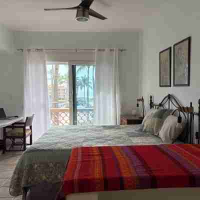 Mazatlán’s Hidden Gem: Beachfront Condo with Golf Access Rooms