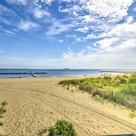 Walk to Beach! Fall Getaway in Norfolk w/ Studio