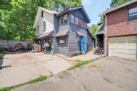 7 Mi to Cuyahoga Valley NP: Walkable Apt! - Apartments