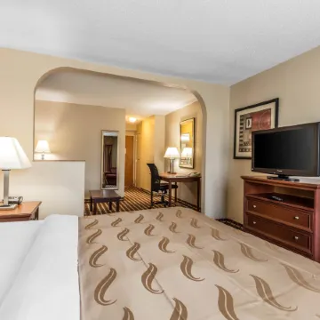 Quality Suites Paducah I-24
