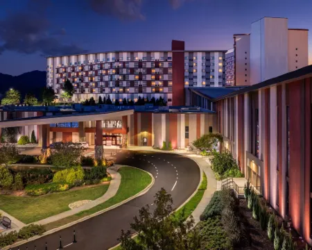 Harrah's Cherokee Valley River – A Caesars Rewards Destination Hotels in Murphy