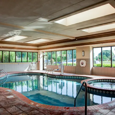 Country Inn & Suites by Radisson, Tyler University Area