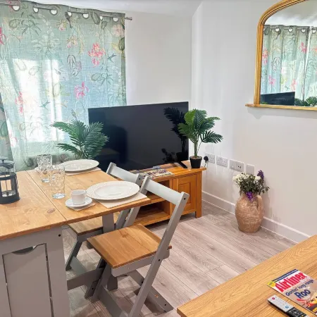Bright Cozy 2 Bedroom Apartment in Oxford