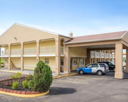 Red Lion Inn & Suites Junction City Hotels in Junction City