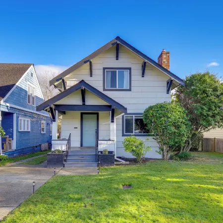 1 Mi to Historic Dtwn: Dog-friendly Everett Home!