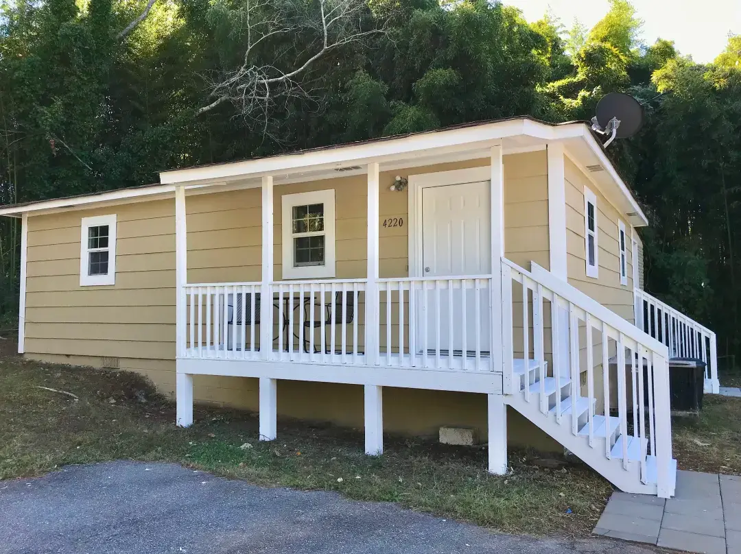 Bungalow By The Lake - Flowery Branch, GA