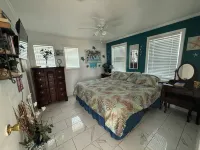 BEACH FRONT ISLAND COTTAGE 3 BEDROOM,1 BA  PETS MUST BE DECLARED WHEN BOOKED. Hotels in Sargent