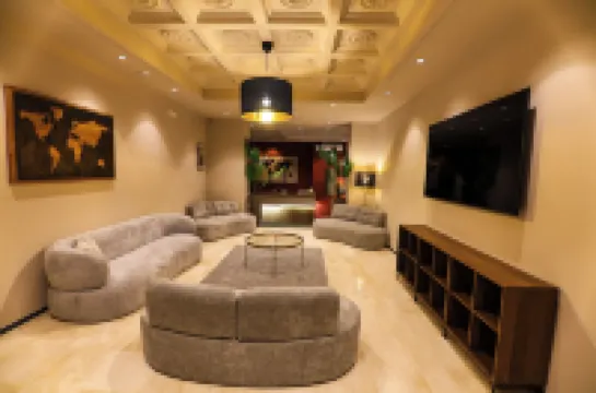 Noah Gate Hotel & Suites