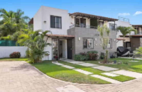 Modern Pool Side House Hotels in Cerro