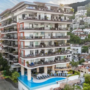 Pinnacle Resorts 180