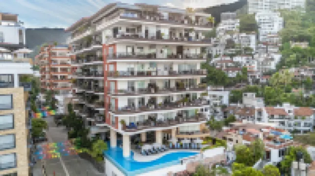 Pinnacle Resorts 180 Hotels in 