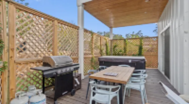 Private Pool and Hot Tub Oasis - Stunning Low-Allergen Retreat