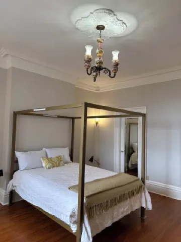 Spacious 5-bedroom house in marvelous Saint John with WiFi