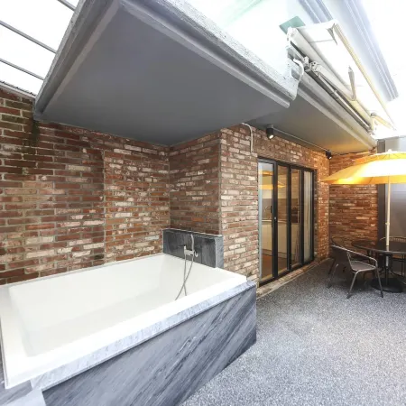 Busan Yonghodong Adena Hotel Отели рядом с достопримечательностью «Храм Чонхёсовон»