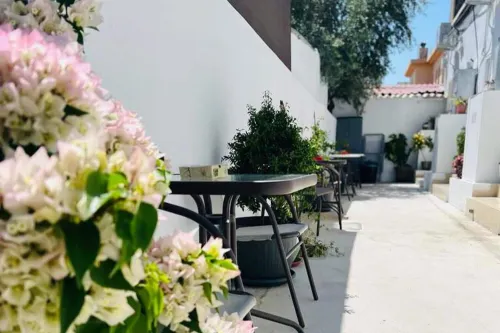 Larnaca - Studio - Sleeps 4 - Garden - Parking - 3-Star
