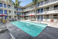 Motel 6 Bellflower, CA - Los Angeles