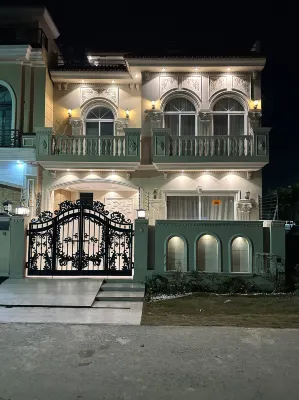 3 Bed House In DHA Phase 9 Town Lahore near Dolman - บังกะโล