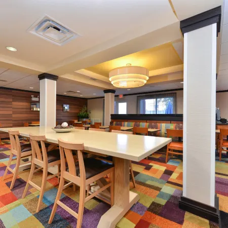 Fairfield by Marriott Inn & Suites Kingsland Отели в г. Кингсленд