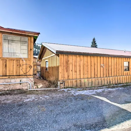 Near Hiking and Main St! Mtn-View Red River Retreat
