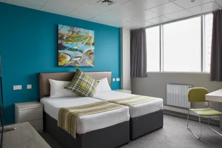 Cardiff Bute Terrace Hotel by Belvilla