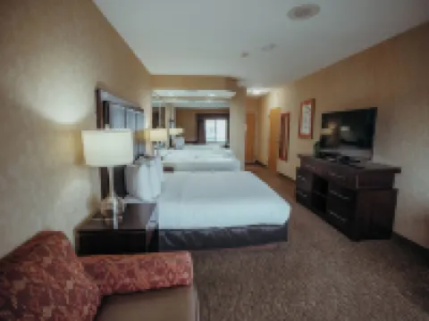 Wildwood Lodge Hotels in Pewaukee