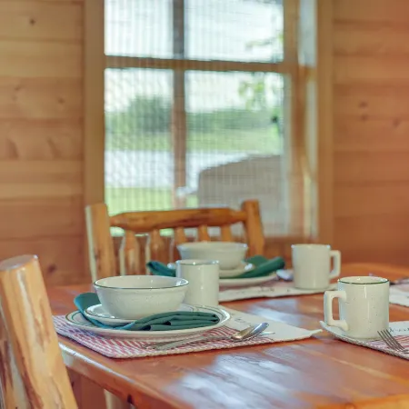 Cozy Columbia Cabin w/ Shared Lake Dock!