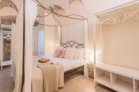 Romantic Escape City Centre - Jacuzzi Parking - مطابخ