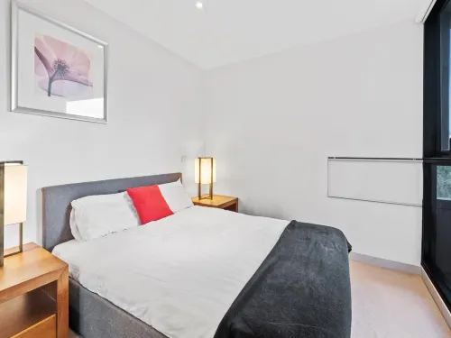 Central 1-Bed Apartment with Secure Parking - 3-Star