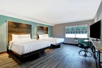 Tru by Hilton Edmonton Windermere - Swimmingpools
