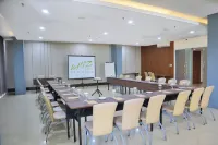 Whiz Hotel Cikini Jakarta - Business