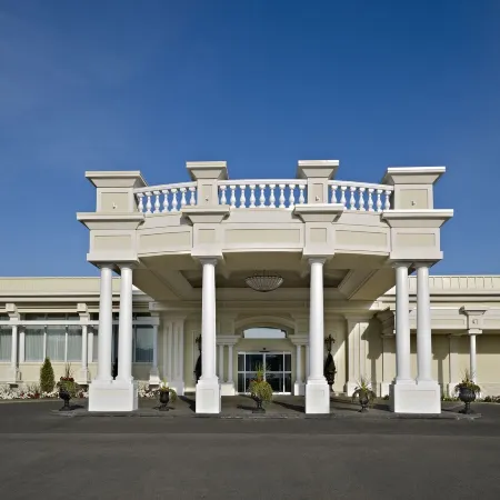 Chateau Louis Hotel & Conference Centre