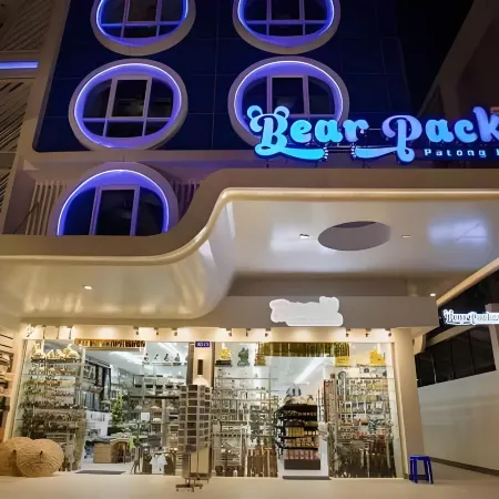 BearPacker Patong Hostel Отели рядом с достопримечательностью «Кабаре Paradise Complex Patong»