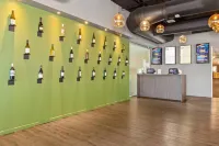 โรงแรมควอลิตี้ ดิกสัน - ที่มีบาร์