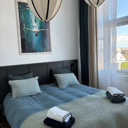 2/4-Person Apartment, Private Terrace - 50m from Beach and GR34. Dogs Welcome.