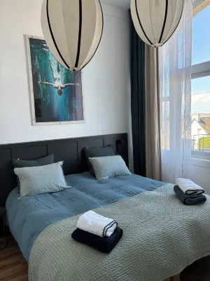2/4-Person Apartment, Private Terrace - 50m from Beach and GR34. Dogs Welcome.