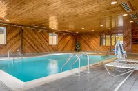 Quality Inn Bloomington Near University - Pools