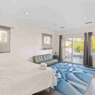 Beverly Hills Main House • 3BR • Hot Tub Rooms