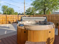 Berthoud Basecamp Private Hot Tub & Backyard Oasis Hotels in Berthoud