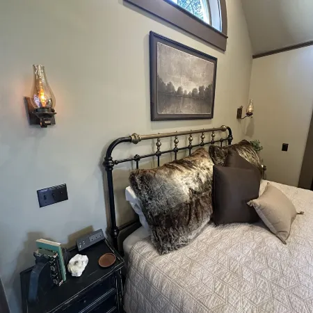Luxury Gold Miner Cottage Walk to Britt