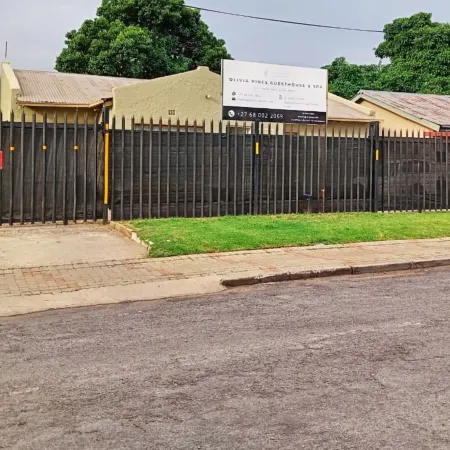 Budget Stays At Olivia Pines Guesthouse
