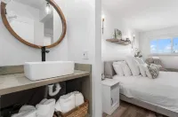 Summit 808 - Luxury Beach Resort Condo 1-6 People. - 4-Star